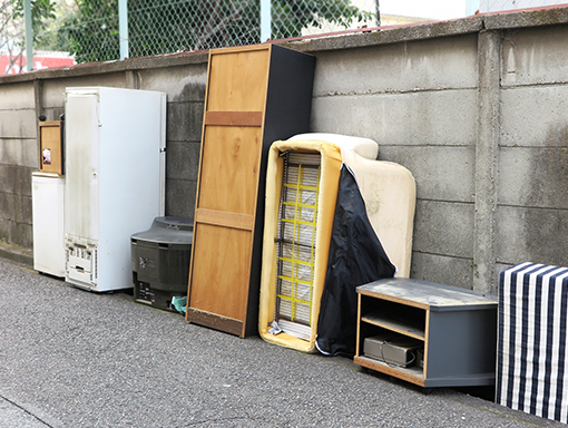 冷蔵庫とテレビなどの不用品